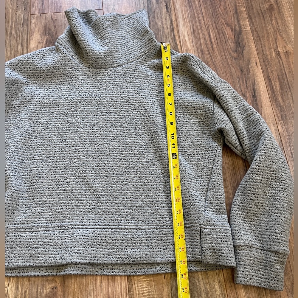 Calia Size M pullover